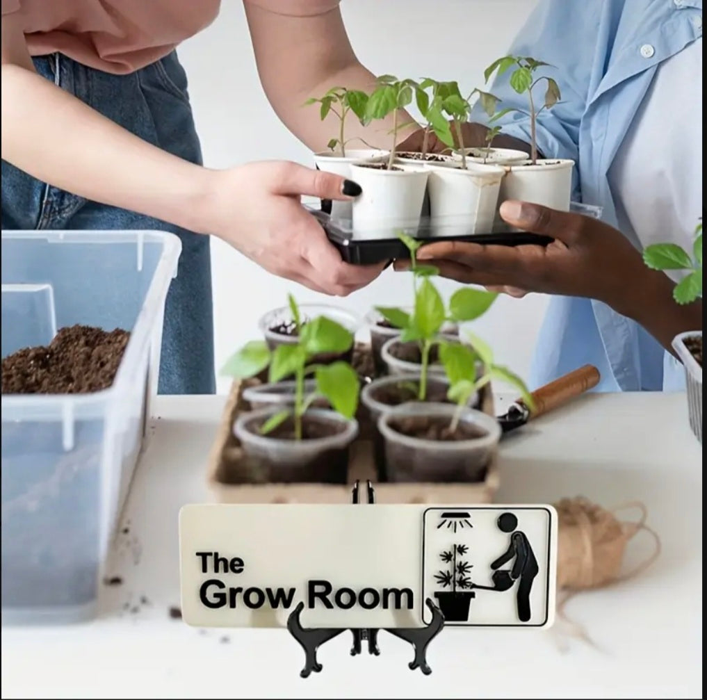 Grow Room Sign / Glow in the Dark (17.8cm x 6.2cm)